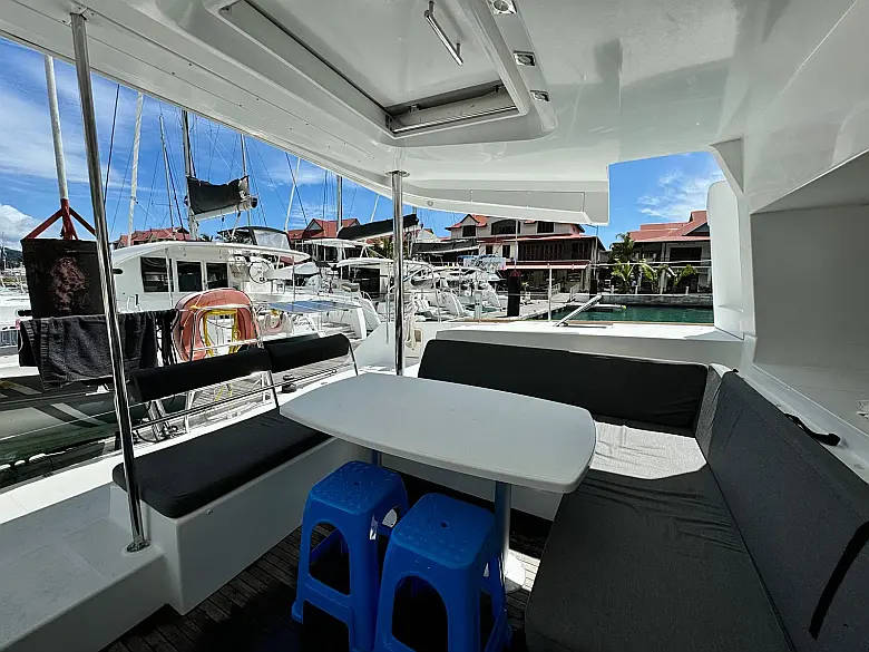 Lagoon 450F