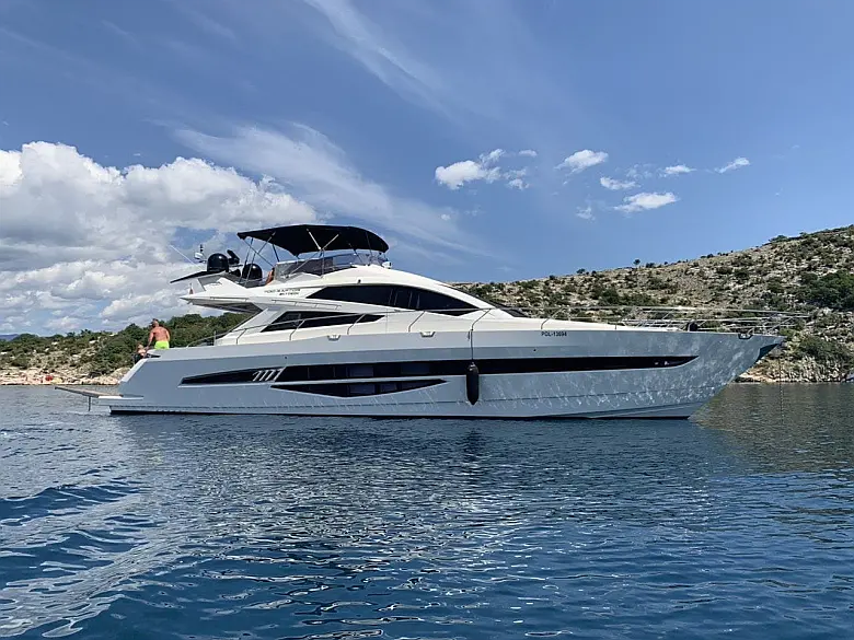 Galeon 700 Skydeck